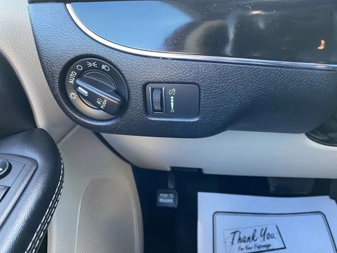 Used 2020 Dodge Grand Caravan SXT image 16