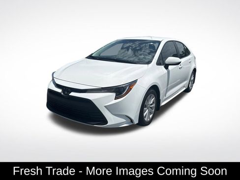 Used 2025 Toyota Corolla LE w/ LE Premium Package FWD image 1