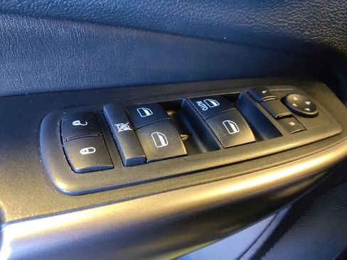 Used 2019 Jeep Cherokee Latitude w/ Popular Appearance Group image 27