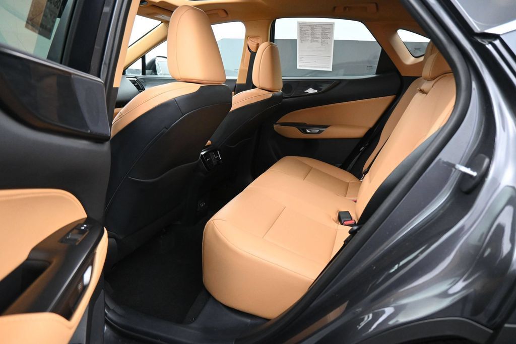 Used 2025 Lexus NX 250 FWD w/ Accessory Package (Z2) image 18