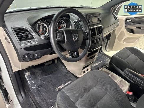 Used 2016 Dodge Grand Caravan SE image 9