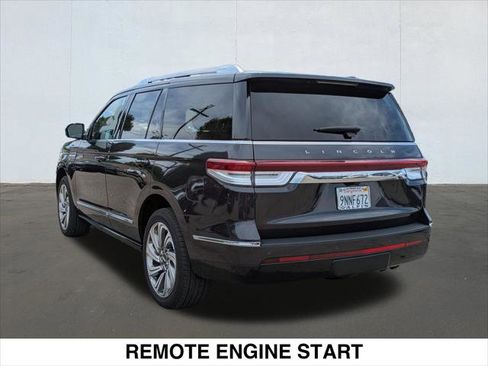 Used 2024 Lincoln Navigator Reserve AWD/4WD image 3