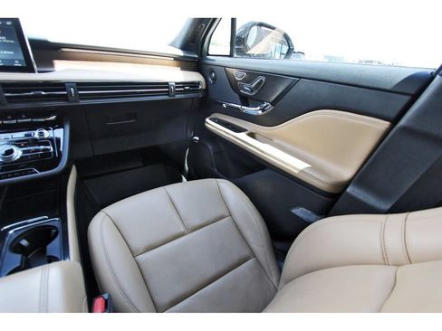 Used 2022 Lincoln Corsair Reserve w/ Luxury Package FWD image 11