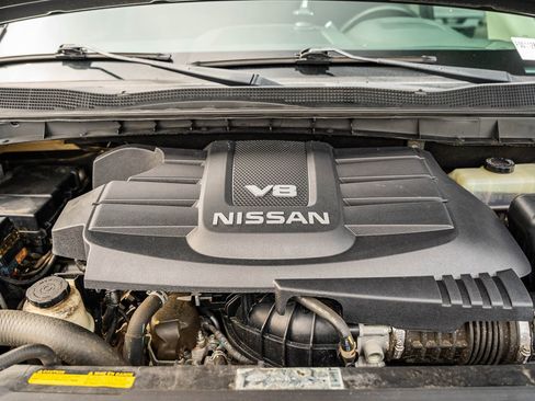 Used 2018 Nissan Titan SV w/ SV Convenience Package image 23