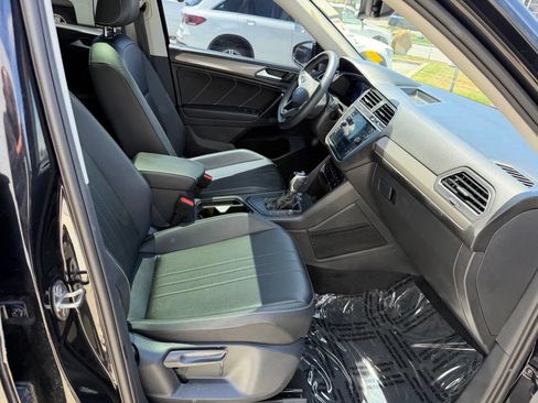 Used 2023 Volkswagen Tiguan SE w/ Panoramic Sunroof Package FWD image 20