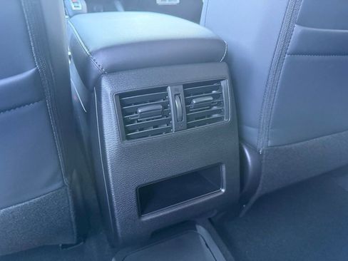 New 2025 Mitsubishi Outlander SE image 22