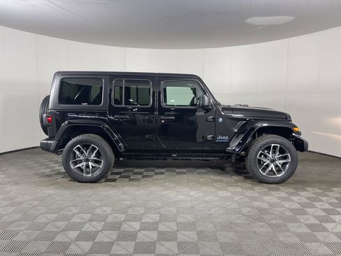 Used 2024 Jeep Wrangler Sport S image 5