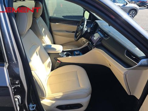 Used 2025 Jeep Grand Cherokee L Limited image 14