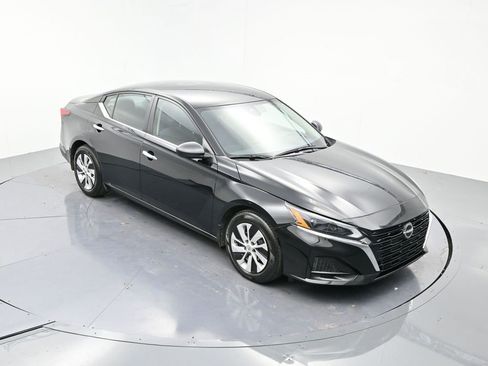 Used 2024 Nissan Altima 2.5 S image 16