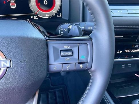 Certified 2025 Nissan Rogue Platinum w/ Platinum Premium Package FWD image 17