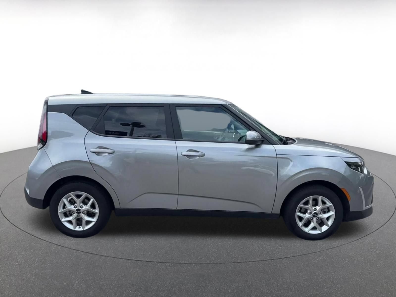 Used 2025 Kia Soul LX w/ LX Technology Package FWD image 15
