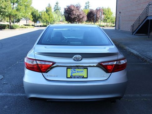 Used 2015 Toyota Camry SE w/ Moonroof Package FWD image 8