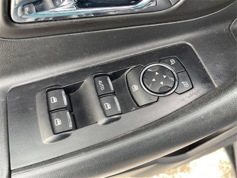 Used 2015 Ford Taurus SEL image 27