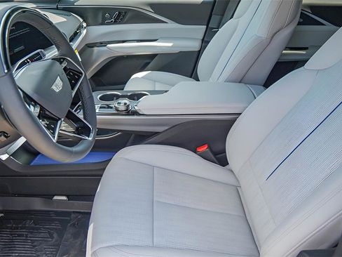 New 2025 Cadillac Lyriq Luxury image 9