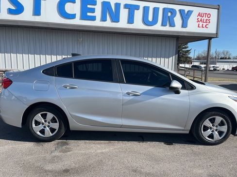 Used 2018 Chevrolet Cruze LS image 14