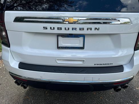 Used 2024 Chevrolet Suburban Premier AWD/4WD image 9