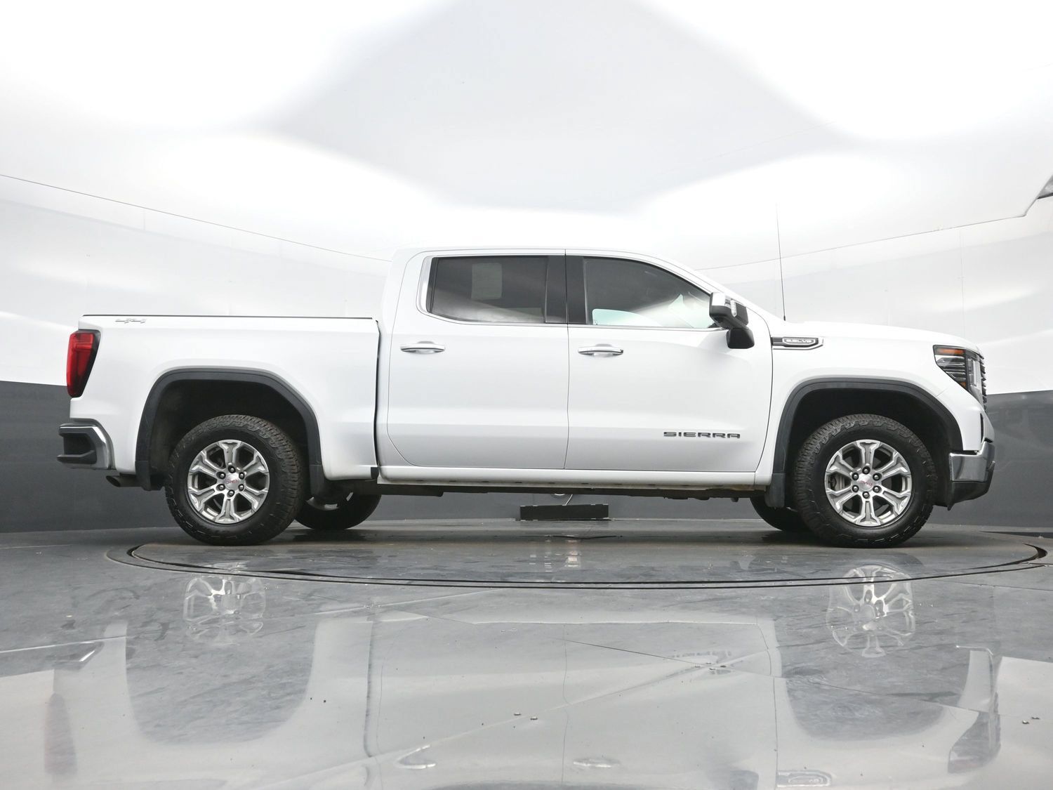 Used 2024 GMC Sierra 1500 SLT AWD/4WD image 33