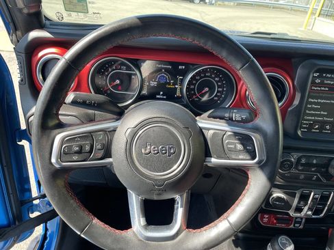 Used 2022 Jeep Gladiator Rubicon w/ LED Lighting Group AWD/4WD image 16