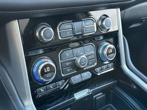 Used 2021 GMC Yukon Denali image 32