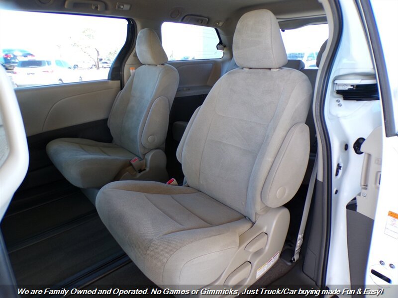 Used 2017 Toyota Sienna L FWD image 19
