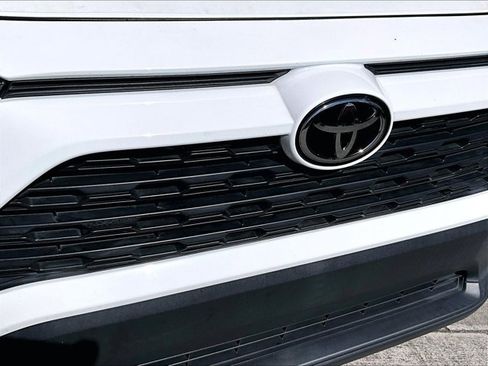 Used 2020 Toyota RAV4 XLE image 30