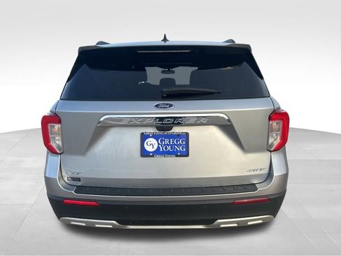 Used 2022 Ford Explorer XLT w/ Equipment Group 202A image 6