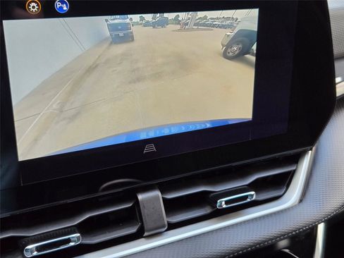 Used 2025 Chevrolet Equinox LT FWD image 18