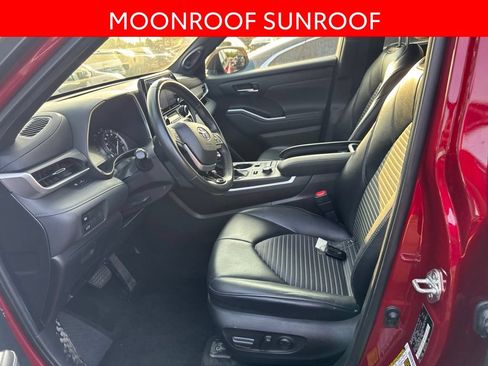 Used 2022 Toyota Highlander XSE AWD/4WD image 5