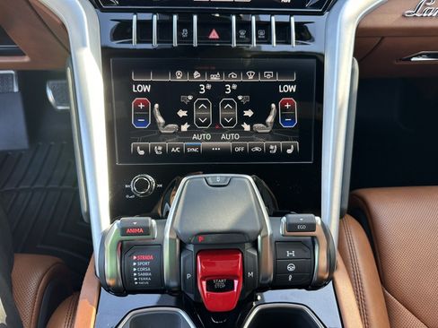 Used 2020 Lamborghini Urus AWD/4WD image 24