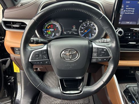Used 2021 Toyota Highlander Platinum image 32