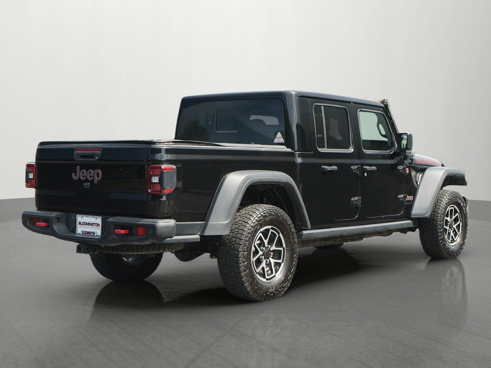 Used 2025 Jeep Gladiator Rubicon w/ Technology Group AWD/4WD image 7