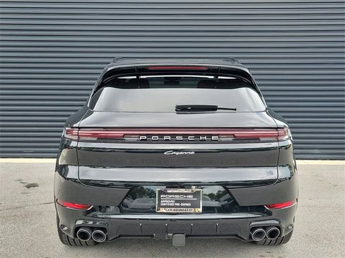 Used 2025 Porsche Cayenne image 6