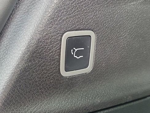 Used 2020 Chrysler Pacifica Touring w/ Advanced Safetytec Group image 9