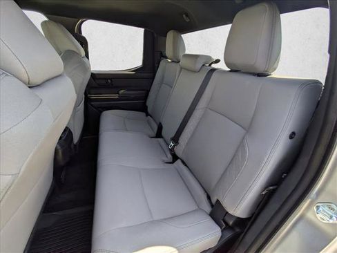 Certified 2025 Toyota Tacoma SR5 AWD/4WD image 18