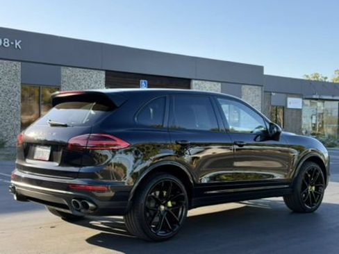 Used 2017 Porsche Cayenne S Platinum AWD/4WD image 6