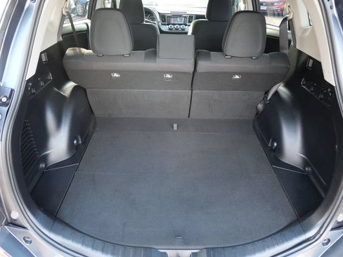 Used 2018 Toyota RAV4 LE w/ All Weather Liner Package AWD/4WD image 21