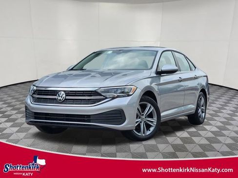 Used 2024 Volkswagen Jetta SE image 1