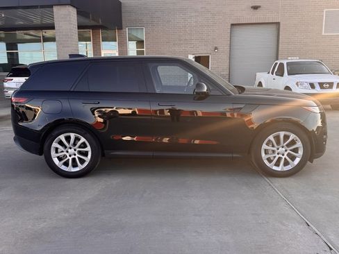 Used 2025 Land Rover Range Rover Sport SE image 9