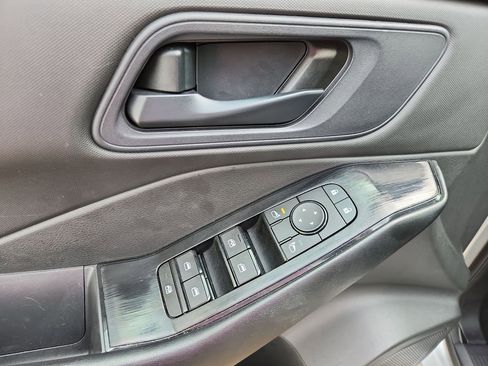 Used 2024 Nissan Rogue S FWD image 5