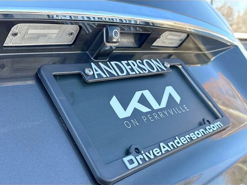 Used 2016 Kia Sedona LX image 15