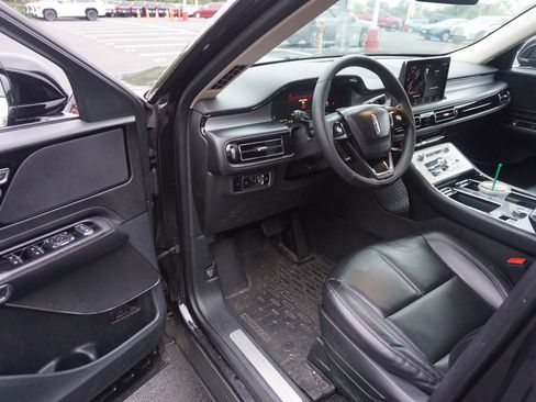 Used 2024 Lincoln Aviator AWD w/ Elements Package image 7