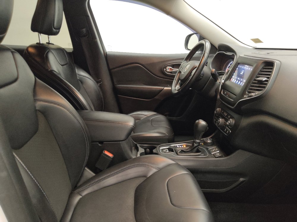 Used 2019 Jeep Cherokee Latitude Plus w/ Cold Weather Group AWD/4WD image 21