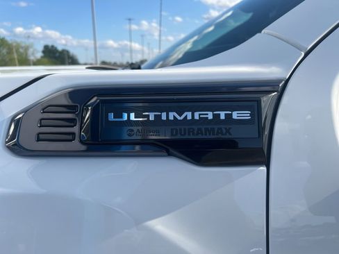 Used 2024 GMC Sierra 2500 Denali Ultimate image 9