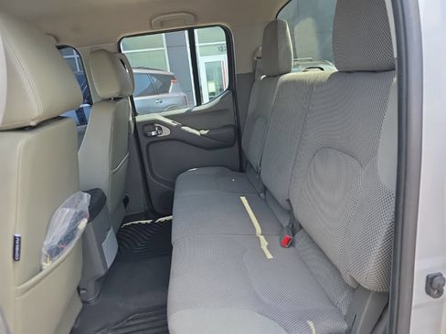 Used 2012 Nissan Frontier SV w/ SV Premium Utility Pkg AWD/4WD image 8