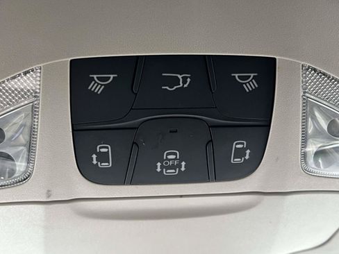 Used 2023 Chrysler Pacifica Touring-L FWD image 30