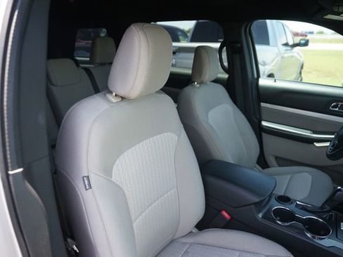 Certified 2018 Ford Explorer FWD image 21