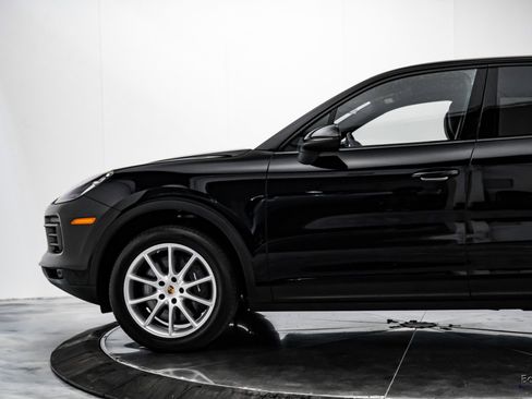 Used 2022 Porsche Cayenne w/ Premium Package image 6