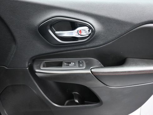 Used 2022 Jeep Cherokee Trailhawk w/ Premium Leather Package image 40