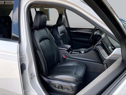Used 2023 Jeep Grand Cherokee Limited w/ Luxury Tech Group II AWD/4WD image 9