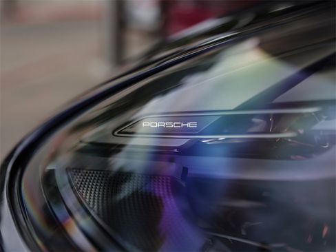 Used 2025 Porsche Macan image 12